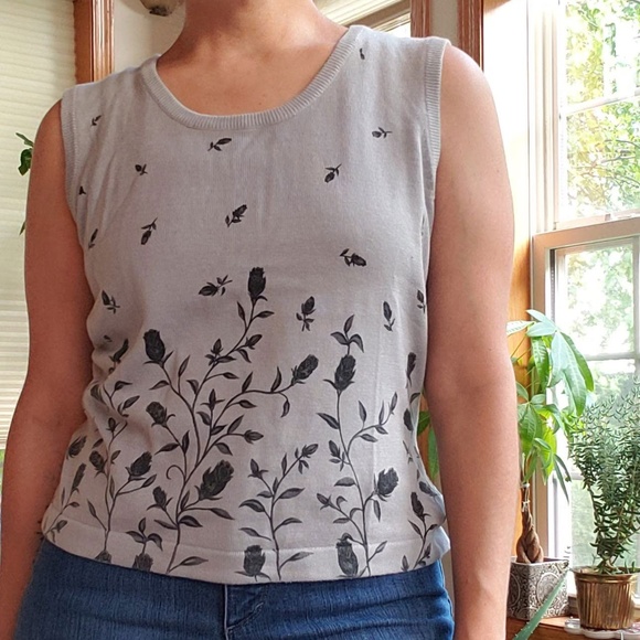 Grey Flower Print Sweater Vest - Picture 4 of 6